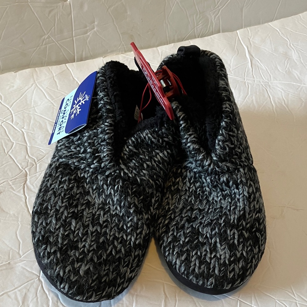 NWT dear foam slippers Sz M 7.5-8